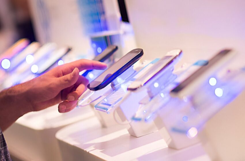 Determining the Best Time to Buy a New Smartphone